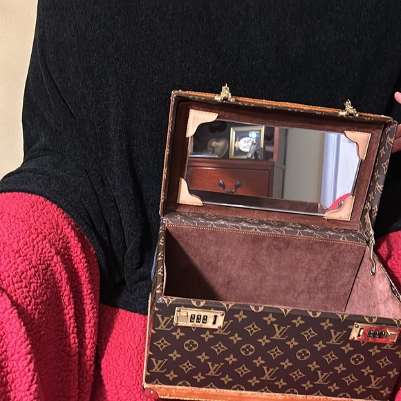 Vintage Louis Vuitton beauty case with mirror - Picture 4 of 7